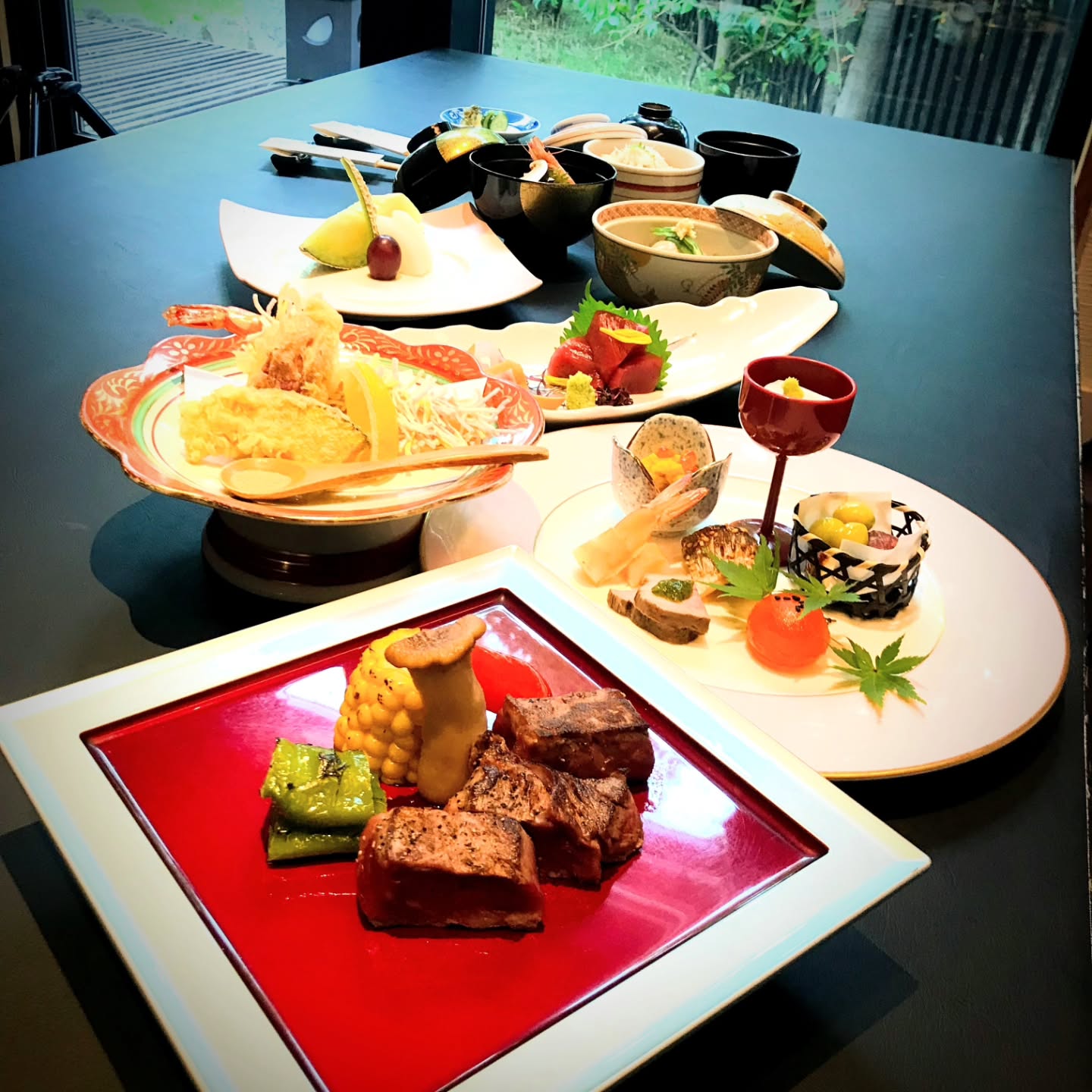 和食会席料理 成花ランチからディナーまで元気に営業中土日はお祝い、ご法事、ご予約で貸切営業が多くなっております。お料理決まってのご来店が多く、来店してからのご注文のお客様をお待たせしてしまう事があり…申し訳ございません。でも全力で頑張ります
成花ワインサロン、7月29日水曜日19時からですお気軽にご参加下さい。どんなワインを選んだら良いか分からない、飲んだことないワイン、素敵なワインに出会えるチャンスです🤗
❣️特別な日はSpecial料理で❣️
特別個室ございます。
お祝いコース、ご法事コースございます。
お子様御膳ございます
http://narihana.co.jp
和食会席料理 成花
Lunch:11:30~14:30
Dinner:17:00~21:30
日曜日夕方、月曜日定休
太田市飲み放題
太田市宴会